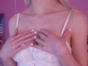 girl
        bunnydollstella cam image #2188309