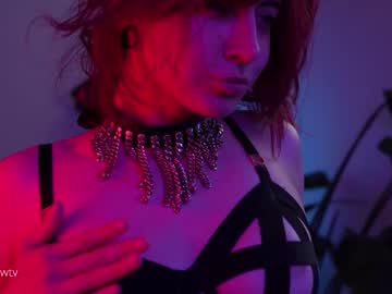girl
        lizmreow cam image #4026327