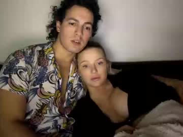 couple
        chulo33333 cam image #3200554