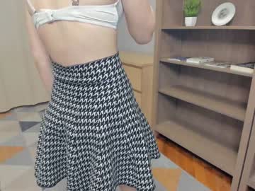 girl
        summer_bird cam image #1599770