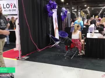 girl
        crimsonkitten cam image #2783628