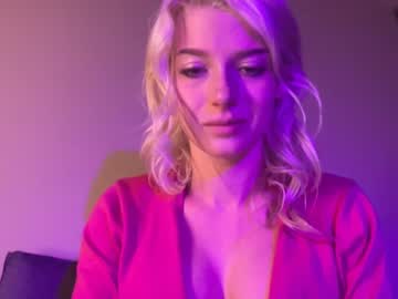 girl
        thtqunt cam image #2621459