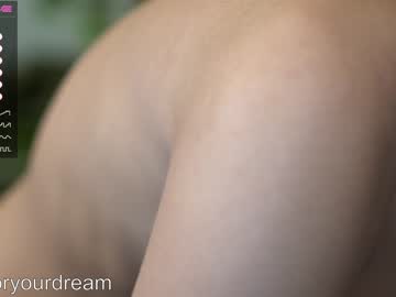girl
        dovia cam image #445877