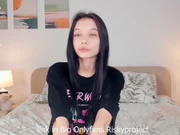 girl
        riskyproject cam image #7027761