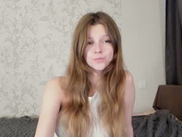 girl
        alainaestrada cam image #2701409