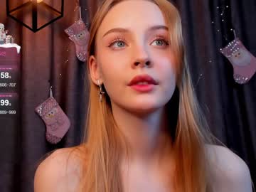 girl
        lolliis cam image #3136982