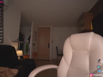 girl
        mykinkybunny cam image #1858191