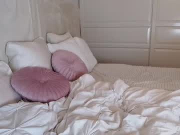 girl
        lilemilyy cam image #3451674