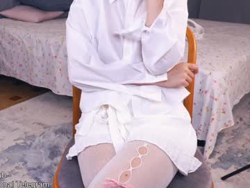 girl
        rabbit_paw cam image #4976349