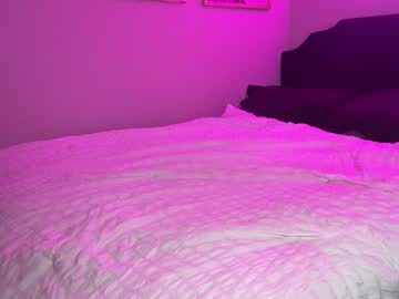 girl
        brielledaviss cam image #6687552