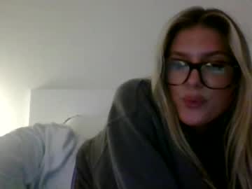 girl
        madisyntaylor cam image #4473431