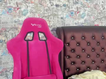 girl
        angelina_new cam image #1343207