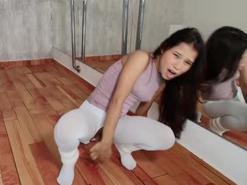 girl
        marce_algara cam image #5559850