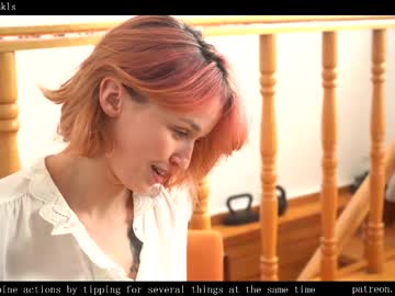 girl
        ms_dira cam image #6653870