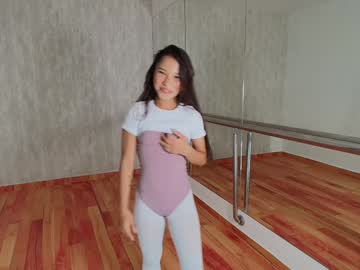 girl
        marce_algara cam image #5559516