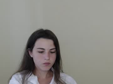 girl
        chamomile19 cam image #1969532