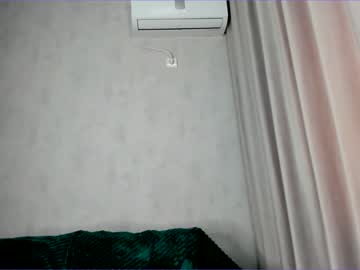 girl
        bboobscarol_ cam image #1711471