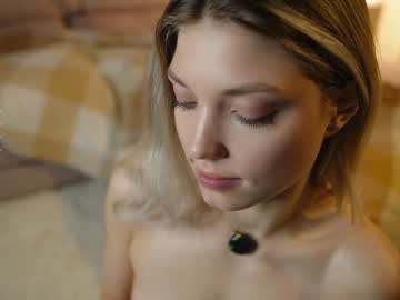 girl
        darlineash cam image #6014134