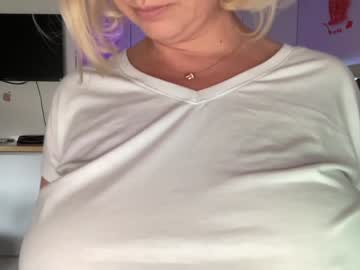 girl
        kiradivine cam image #2645112