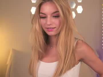 girl
        my_little_pollly cam image #6985904