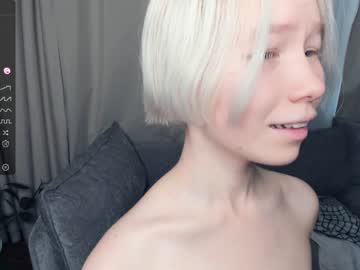girl
        silvergloss cam image #2514772