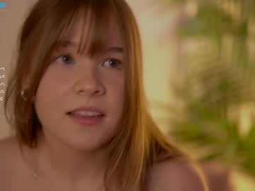 girl
        isoull cam image #2164657