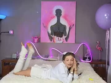 girl
        saintehera cam image #6574450