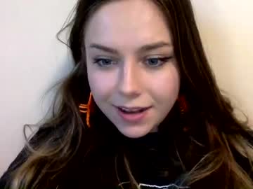 girl
        lillypadgrl cam image #2690275