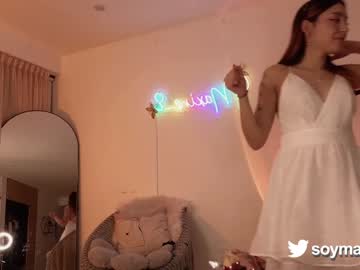 girl
        maxine_8 cam image #2419130