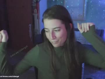 girl
        cidergal69 cam image #5480414