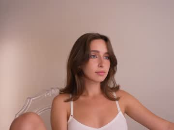 girl
        silent_chill cam image #5784378