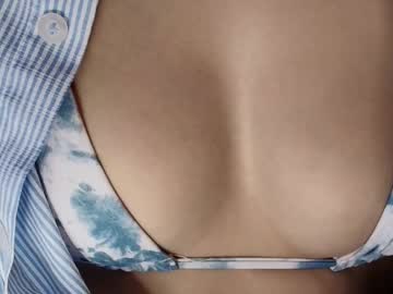 girl
        hollyextra cam image #6519122
