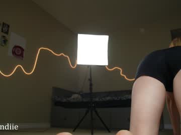 girl
        bestblondiiecb cam image #6706584