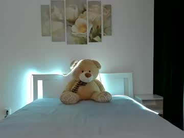girl
        holly____ cam image #325026
