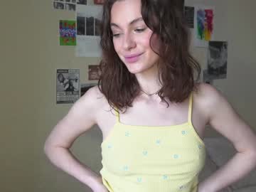 girl
        daisy_mint cam image #1179491