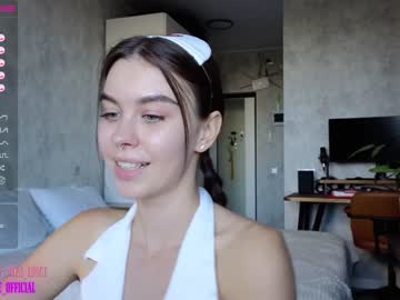 girl
        nika_lodge cam image #2027487