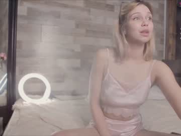 girl
        call__me_mommy cam image #2093543