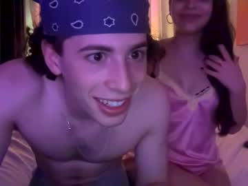 couple Nude Cam Girls Playing Games with yaraandleo