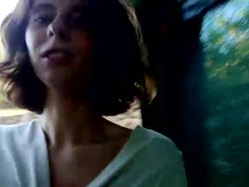 girl
        littledante91 cam image #2825707