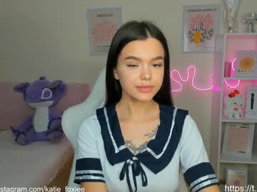 girl
        katiefoxie cam image #5495980