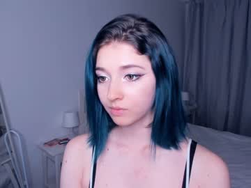 girl
        your_desssert cam image #2458453