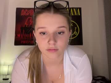 girl
        jessicapearsons cam image #6447497