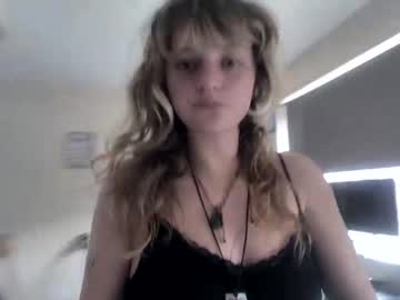 couple
        honeybones8 cam image #1332229