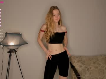 girl
        joannsbailey cam image #894502
