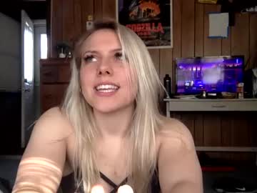 couple Nude Cam Girls Playing Games with povkingx