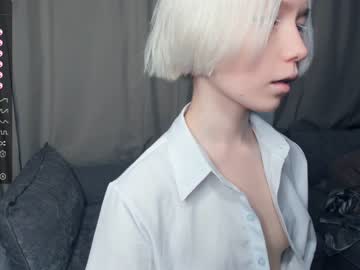 girl
        silvergloss cam image #2523177
