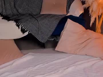 girl
        milablush cam image #2724780