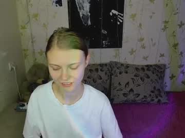 girl
        phoebepaw cam image #4216307