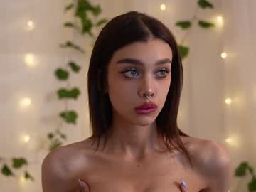 girl
        karina_amiri cam image #4858147