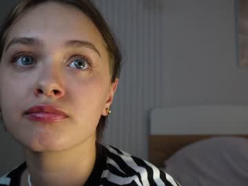 girl
        evi_woow cam image #4084404